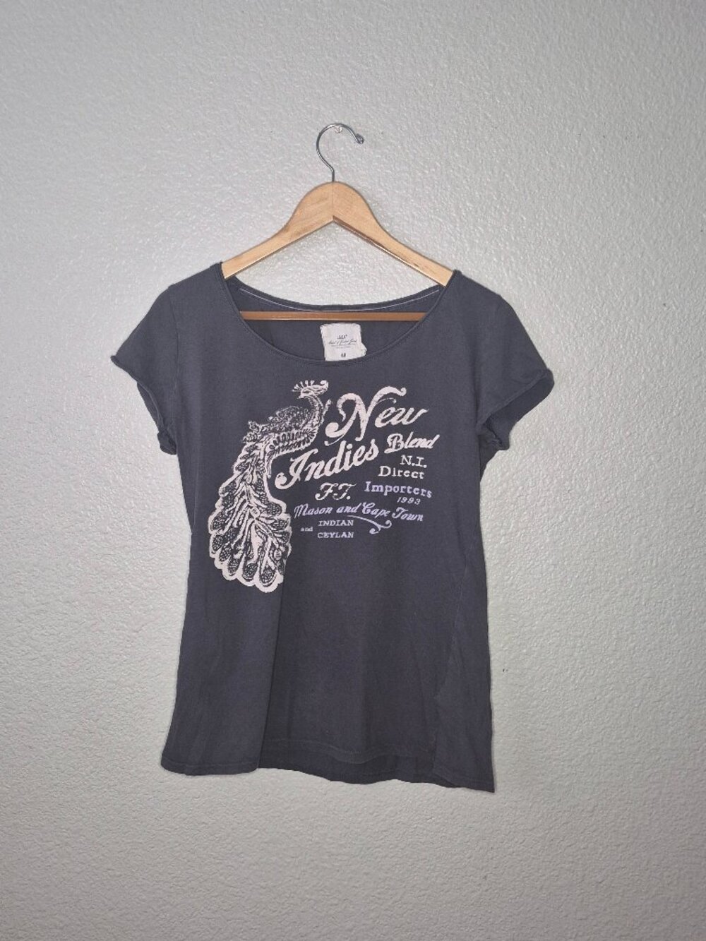 L.O.G.G H&M Womens Dark Grey Graphic Tee Size: Large